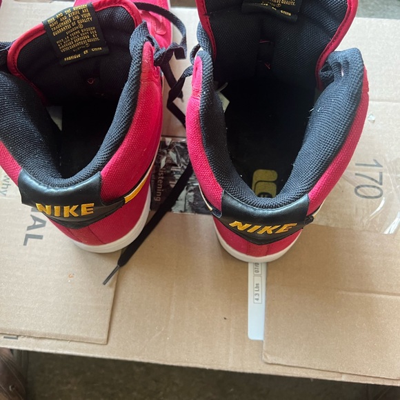 Nike LE Size 9.5 - Picture 4 of 8